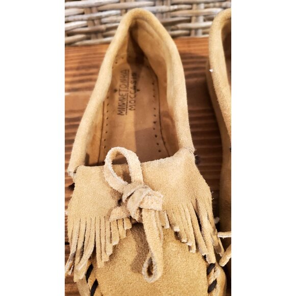 Minnetonka Womens Tan Suede Moccasins With Fringe & Bow Detail Size 7 - Picture 2 of 9